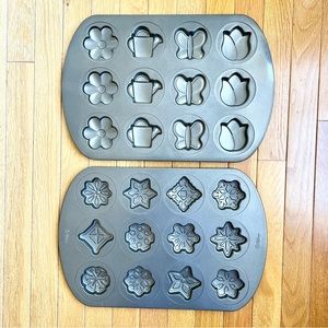 Like New WILTON Baking Pan Non-Stick Spring Flowers Easter Cookies Snow Flakes